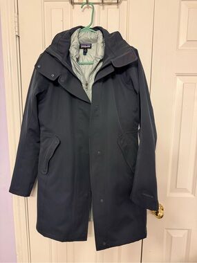 Patagonia dark navy 3 in 1 parka Coat with Gray Inner Liner size M